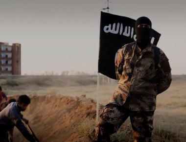 Ιράκ: Ο ISIS κρατά ομήρους τους κατοίκους σκάβοντας ... βαθιά τάφρο γύρω από τη Χαουίτζα